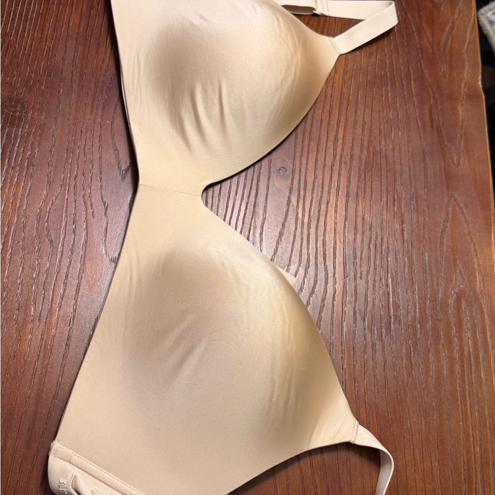 Skims wireless push up Seamless Nude Bra